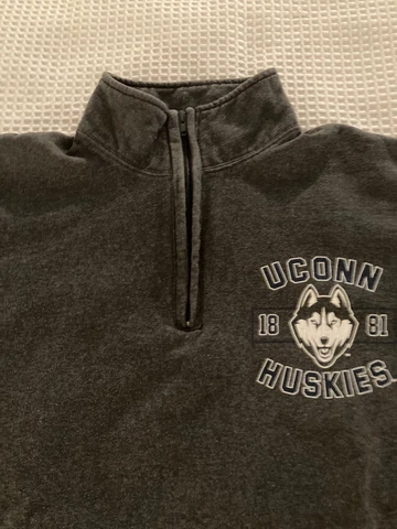UCONN Huskies zip neck sweatshirt (M) by Champion Pre-owned Cover