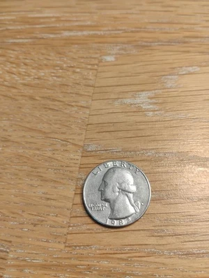 US 1982 Quarter D Mint 5.5 Grams - Image 1 of 2