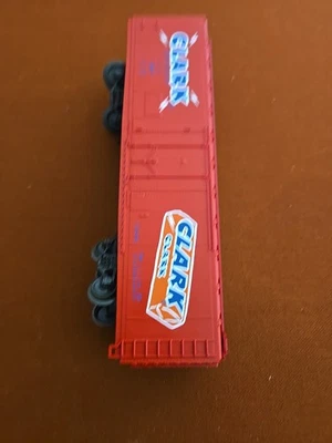 LIONEL O Scale CLARK CANDY BAR BILLBOARD REEFER CAR 6-9809 STD. FREIGHT TRAIN - Image 1 of 4