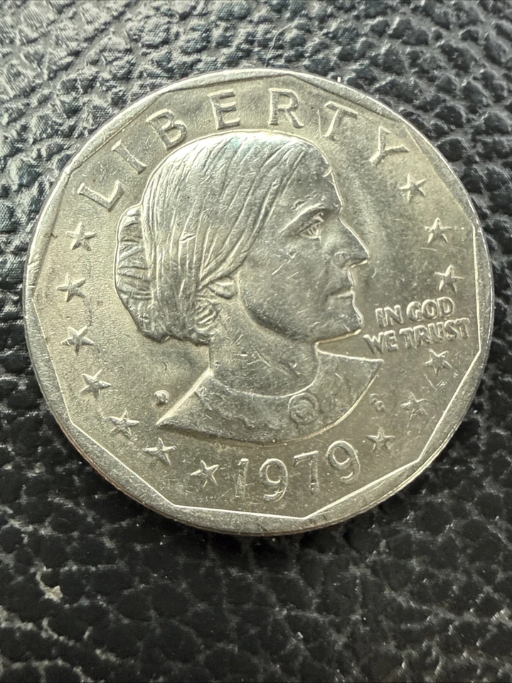 Moneda de dólar estadounidense 1979 D Susan B Anthony llena punto D, punto E pluribus, flecha de línea Foto 1 de 4