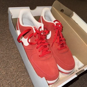 Nike Air Force 1 '07 LV8 Low Gym Red Suede Size 13 - Picture 1 of 5