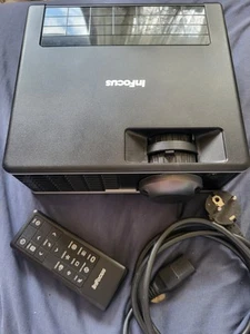 INFOCUS P1503 KURZDISTANZBEAMER HDMI 720P MIT NEUER LAMPE - PIXELFEHLER - Bild 1 von 3