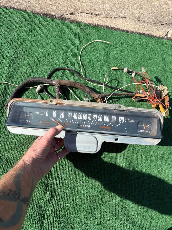 1963 Pontiac Grand Prix speedometer & gauge cluster 63 Foto 1 de 4