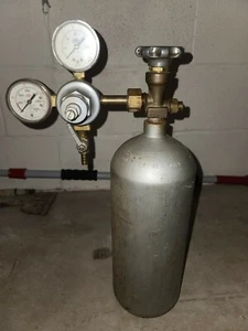 KEGERATOR REGULATOR AND C02 BOTTLE - Picture 1 of 3