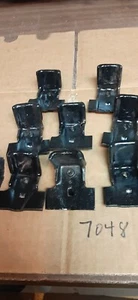 1970-72 GM A-body Front forward side Door Glass Lower Stop Bump Bracket (#7048) - Bild 1 von 3