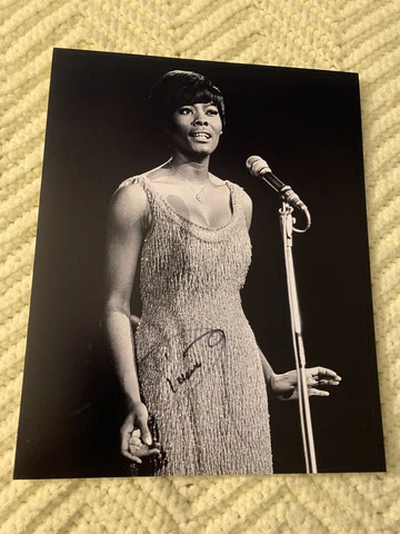 Singer Dionne Warwick Signed 8 X 10 Photo Autographed Cover