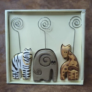 Pier 1 Importaciones Cebra Elefante Jirafa Alambre de Pie Portafotos Conjunto De 3 Nuevo En Paquete - Imagen 1 de 8