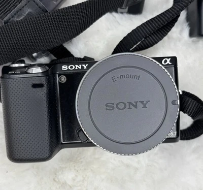 Cámara digital Sony Alpha NEX-5T 16,1 MP negra con flash batería/correa de cargador Foto 1 de 4