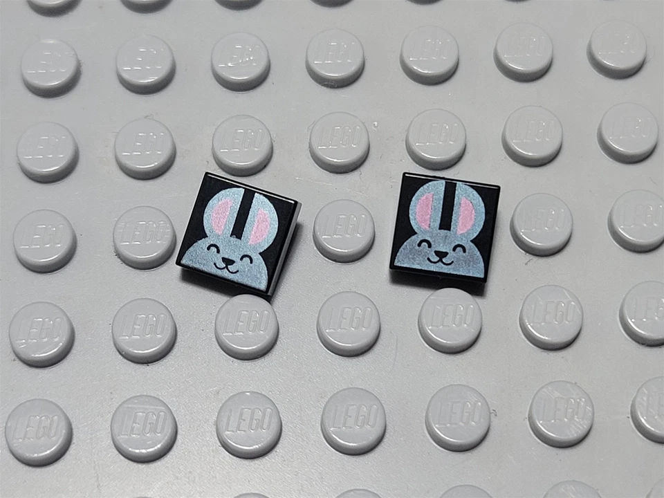Nuevo Lote LEGO de 2 Azulejos Negros 1x1 Patrón Metálico Cabeza de Conejo Foto 1 de 1