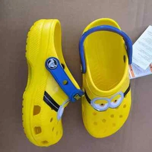 Children's Croc Shoes Minions Boys And Girls Beach Shoes Slippers Sandals UK - Picture 1 of 7