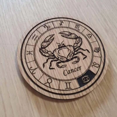 Montaña rusa de madera cortada con láser. Signos del zodiaco cáncer signo estrella Foto 1 de 2