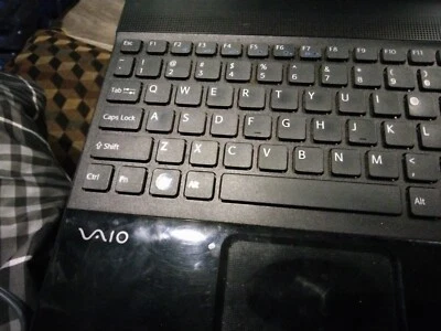 Sony VAIO VPCEB31FX 15.5in. (500GB, Intel Pentium Dual Core, 2GHz, 4GB)... - Image 1 of 4