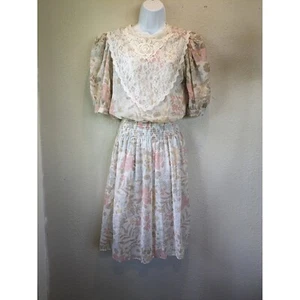 Abito Vintage Floreale Pizzo Cottagecore Vita Smocked Abito Midi Taglia 9 ILGWU - Foto 1 di 13