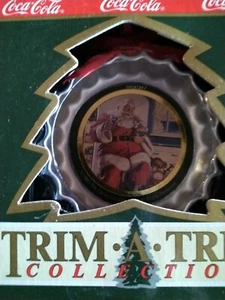 Vintage 1990 Coca Cola Trim A Tree Collection Ornament Christmas Bottle Cap T6 - Picture 1 of 1