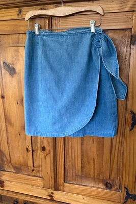 Falda corta de mezclilla talla M vintage con volantes talla M Foto 1 de 3