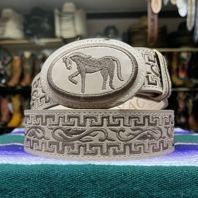 Cinturón de cuero bordado para hombre. Cinturón vaquero occidental. Cinto Piteado Bordado. Foto 1 de 4