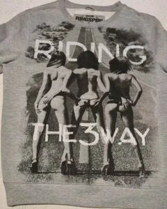 Ringspun Freeway 'Riding The 3 Way' Grey Sweater Jumper - Size Small 20" P2P - Imagen 1 de 7