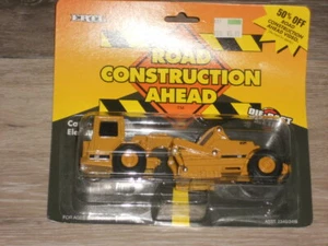 ERTL 1:64 Road Construction Ahead Caterpillar 613C Elevating Scraper NIP - Picture 1 of 3
