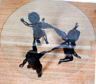 Cheubs bailes triples franceses de bronce fundido, tapa de vidrio para café, mesa-pátina oscura Foto 1 de 4