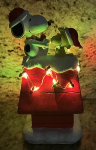 Peanuts Snoopy’s Dog House Color Changing LED Christmas Lights Figurine w/Timer - Picture 1 of 15