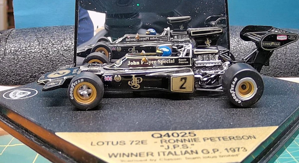 QUARTZO - RONNIE PETERSON - JPS LOTUS 72E - ITALIAN GP 1973 - 1:43 - Q4025 - Image 1 of 1