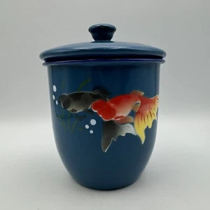 Taza china con tapa de metal esmaltado diseño de pescado koi azul 12 oz taza de té vintage - Imagen 1 de 10