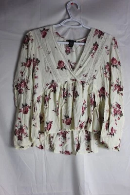 RUE21 - TOP MUJER ESTAMPADO FLORAL CREMA MANGA LARGA - TALLA M Foto 1 de 4