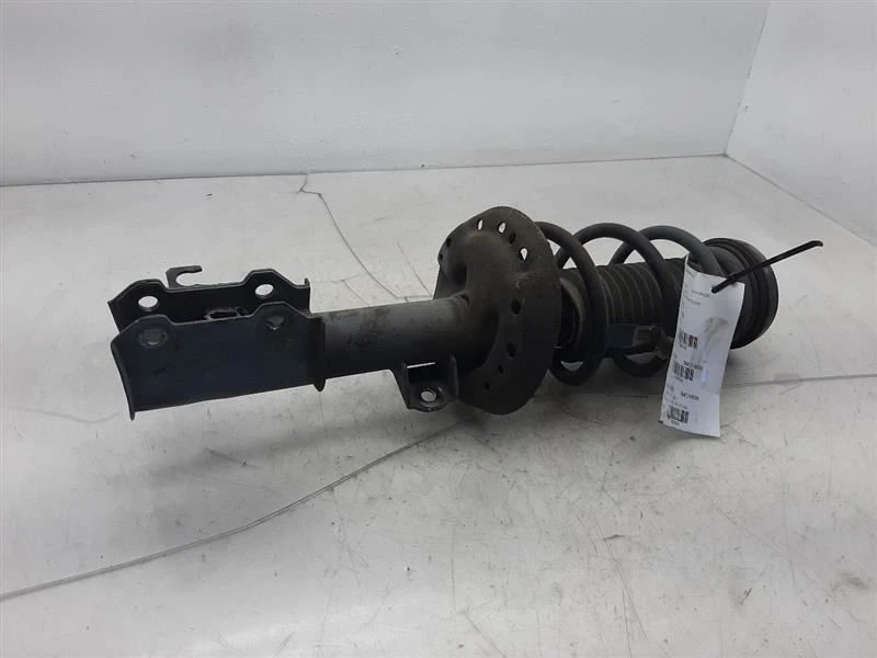2013-2014 CHEVROLET CRUZE Driver Left Strut Front 13354009  - Image 1 of 4