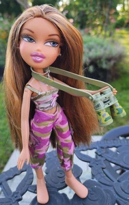 2007 Bratz Adventure Girlz Yasmin Puppe Lot Funk Out Sasha Hose Schuhe Handtasche Tasche - Bild 1 von 13