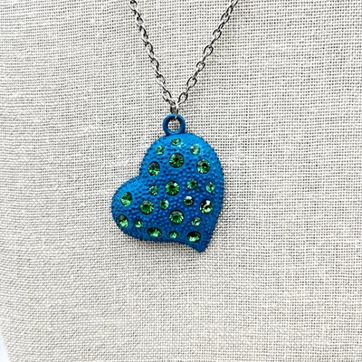 Collar Betsey Johnson Corazón Azul Colgante Cristal Verde De Colección Y2K Foto 1 de 4