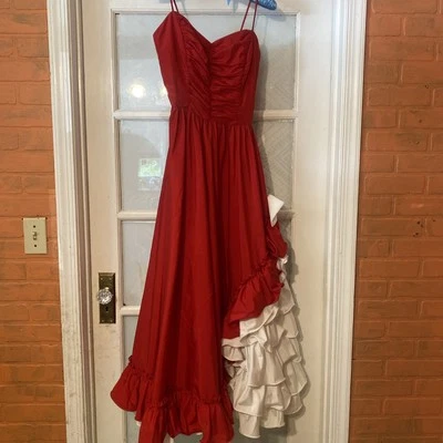 Vestido de graduación vintage años 80 volantes rojos pequeño? USA Foto 1 de 4