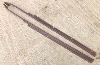 Chevy 1939 carrocería delantera un pilar viento encaje molduras retenedores par original GM Foto 1 de 4