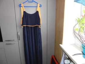 NEU.Damen Mango Plisseekleid schwarz mit orangen Trägern Gr. L Midi- Faltenkleid - Bild 1 von 8