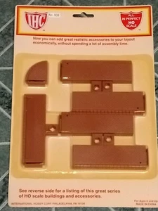 n. 908 IHC 8 MARCIAPIEDI DRITTI + 2 ANGOLI, scala HO, PAVIMENTAZIONE IN PLASTICA NUOVA OS - Foto 1 di 3