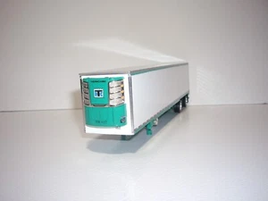 DCP FIRST GEAR 1/64 GREEN AND WHITE 53' SPREAD AXLE UTILITY REEFER VAN - Picture 1 of 5