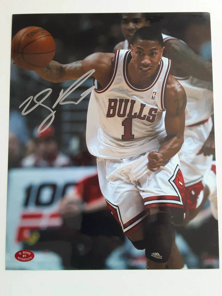 Foto de acción autografiada por Derrick Rose de 8x10 con el holograma oficial de D. Rose Foto 1 de 1
