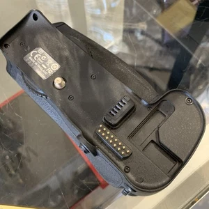 MB-D10 Vertical Battery Handle Grip Holder For Nikon D300 D300S D700 Camera - Picture 1 of 2