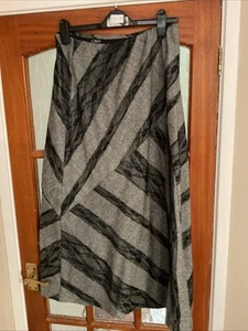 LADIES BLACK AND GREY SKIRT 14 - Picture 1 of 4