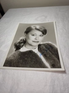 Vintage ABC News Jane Pauley Autographed Signed B&W Photo 8x10 - Picture 1 of 3
