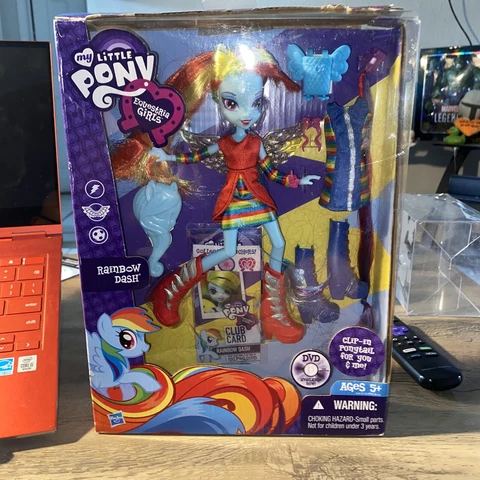 MY LITTLE PONY 2012 EQUESTRIA GIRL RAINBOW DASH DELUXE FASHION SET NIP ARTICULAT Cover