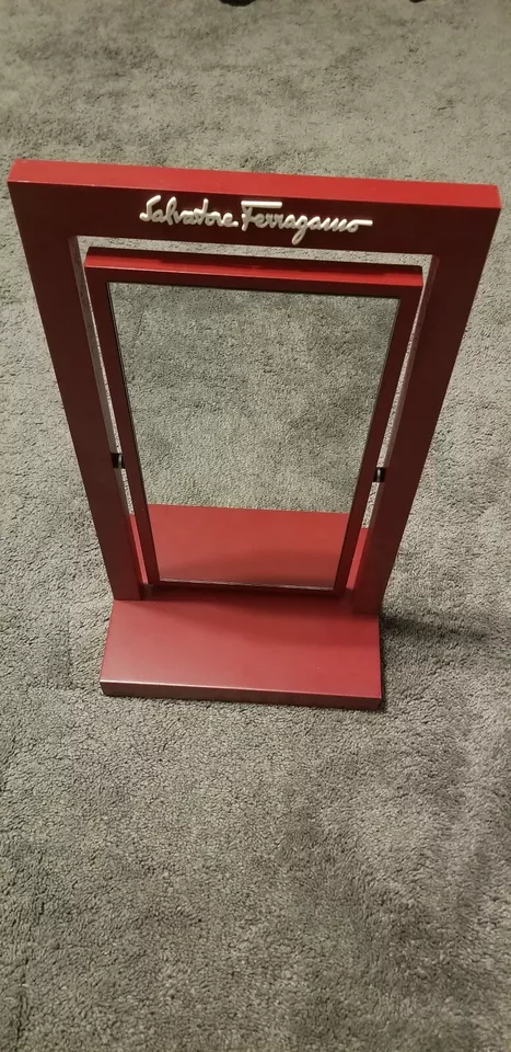GAFAS DE SOL SALVATORE FERRAGAMO ACERO INOXIDABLE ROJO MADERA SOPORTE DE EXHIBICIÓN ESPEJO Foto 1 de 3