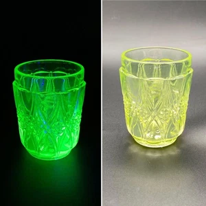 Uranium Glass Cup 7.3cm x 10cm Fluorescent Under Black Light Used - Picture 1 of 10