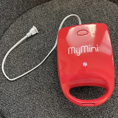 Sandwichera Nostalgia MyMini - Compacta, Fácil de Limpiar, Antiadherente, Roja Funciona Foto 1 de 4