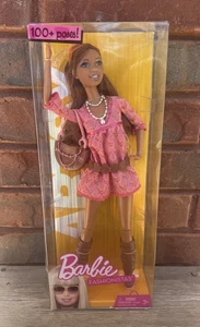 NEU IM KARTON Barbie Fashionistas Artsy Nikki Gelenk Boho Puppe 100+ Posen 2009 - Bild 1 von 4