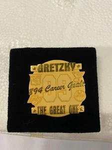 LIMITED EDITION # 317\894 WAYNE GRETZKY 894 SCORING PIN - Bild 1 von 2