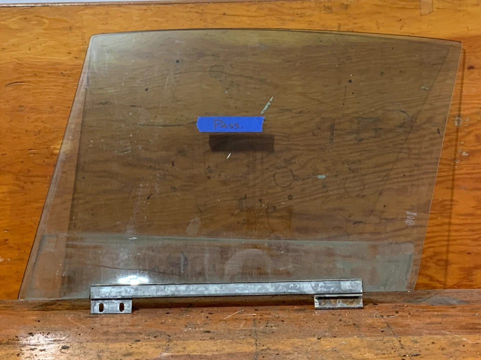 Сонет Saab Sonett III со стеклянным боковым окном пассажирской двери сонет 3 V4 - Изображение 1 из 1