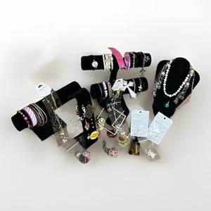 LOT OF MIXED MODERN COSTUME JEWERLY SOME WEARABLE OR USE FOR CRAFTS 13 Ounces - Picture 1 of 18