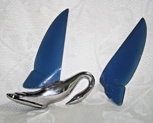 VINTAGE Chrome PACKARD Swan GEM Hood ORNAMENT ILLUMINATED Blue LUCITE Wing READ* - Picture 1 of 13