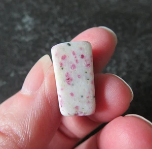 SELTENER KAKORTOKIT (7,4 GRAMM / 20 MM) TROMMELSTEIN (G8) (GRÖNLAND) - Bild 1 von 7