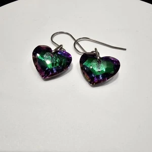 Pendientes corazones de cristal AB verde-púrpura de acero inoxidable - Imagen 1 de 5